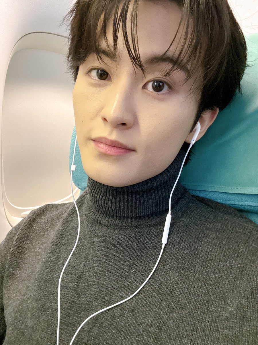 EternalMark99's tweet photo. Safe flight Mark😍
Enjoy your 1st fashion show! So proud of you, as always!💙
MARK LEE AT MILAN FASHION WEEK
#MarkLeexRalphLauren @RalphLauren
#PoloRLStyle #RLStyle
#NCT #NCT127 #NCTDREAM
#마크 #MARK #leeminhyung
#マーク https://t.co/mjz0ugIQ1E