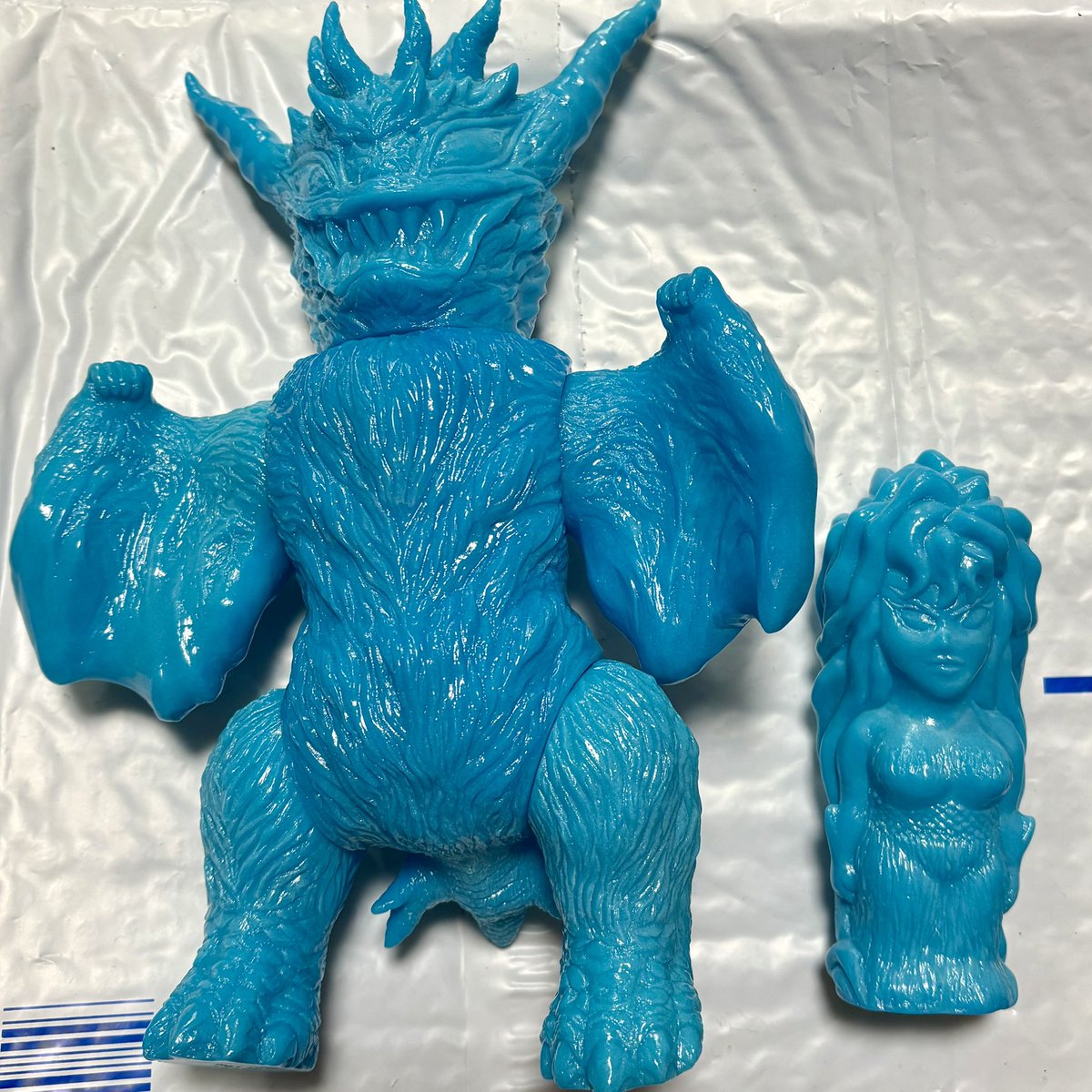 魔王ダンテ&魔女メドッサ エンカビニールのソフビ人形 蓄光ブルー成形