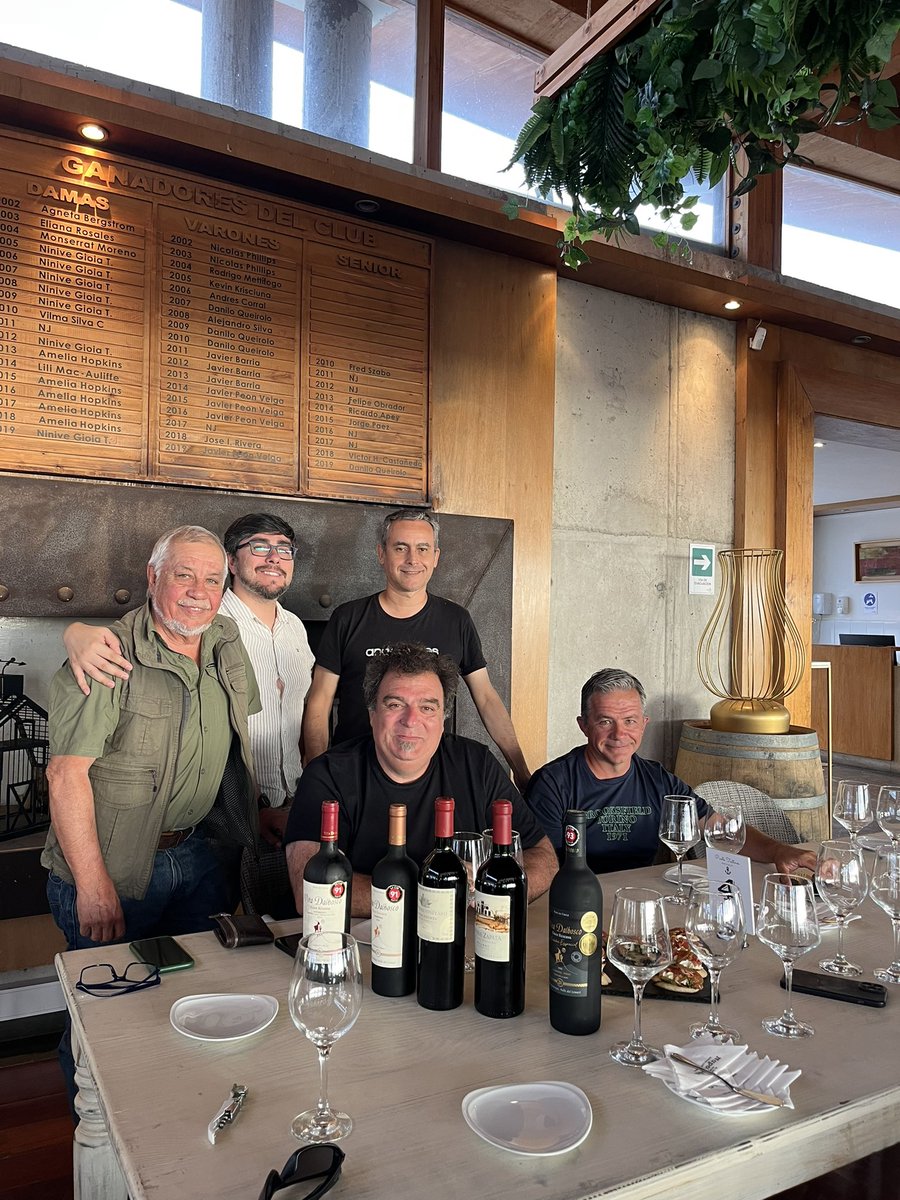 Alejandro Vigil <a href="/alevigilmalbec/">Alejandro Vigil</a> en #LaSerenaChile catando <a href="/CatenaMalbec/">Catena</a> en Punta Teatinos Restaurant con Raúl Carmona, Bruno Carmona, Luis Villagran y <a href="/MaxMoralesChile/">Max Morales</a>; CEO #AndesWines #catenazapata