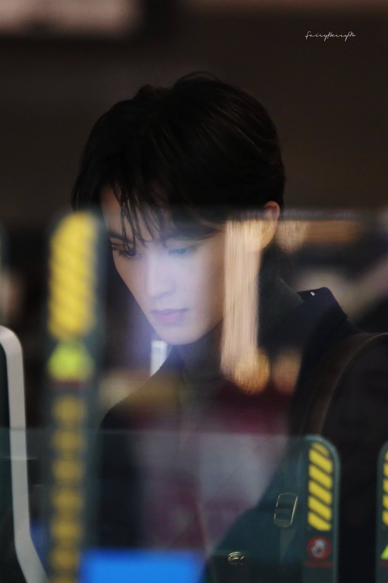 너무 잘 생겼어 ㅁㅊ