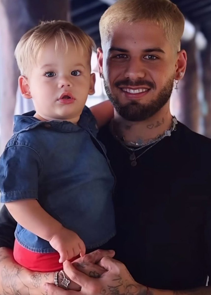 Tô achando o Zé Leonardo a cara do papai dele, agora que o Zef tá com esse cabelo