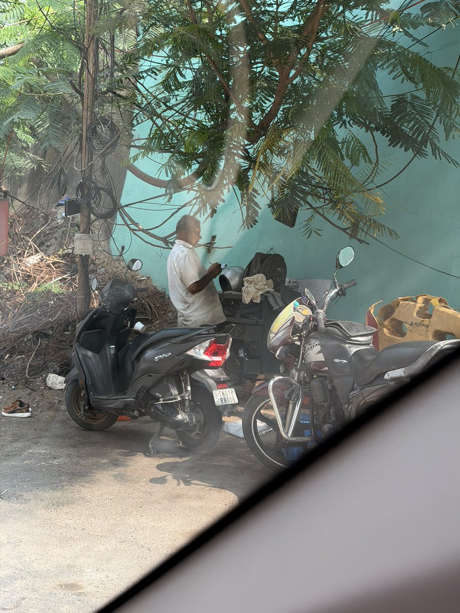 Sandr0id's tweet photo. @chennaicorp @ChennaiTraffic 
🚨 Mcnichols Road 1st & 2nd lane Association : A new outsider has illegally encroached our street's entrance with a bike mechanic shop. Located between kuchalambal and grace buildings in the corner or our street’s entrance. This road is the only access to our streets and MCC school back gate, and is causing a major inconvenience during peak hours! 
Request authorities to remove it ASAP. Thank you! 🙏 #Encroachment #ChennaiTraffic

***