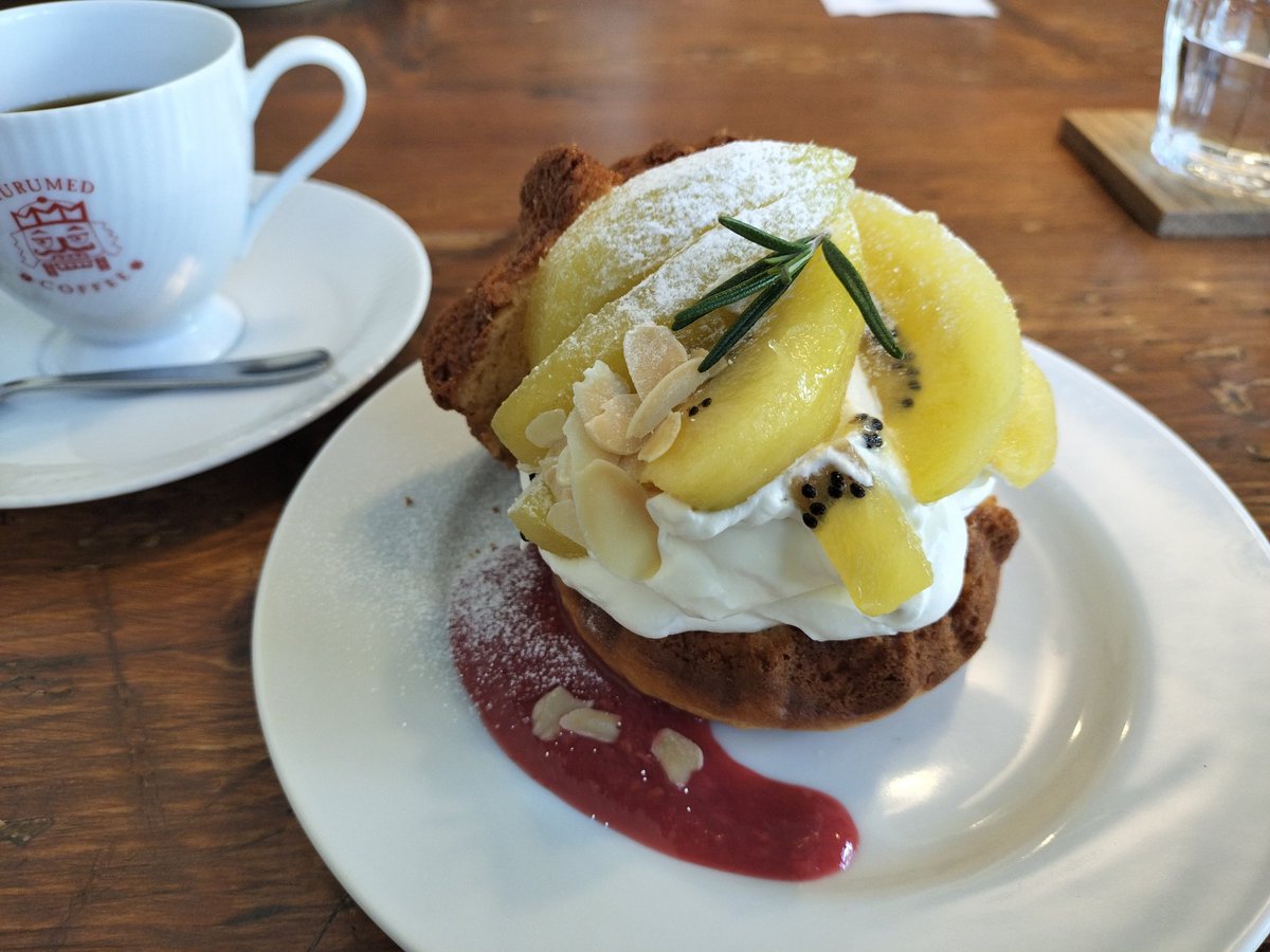 tkage's tweet image. 今日（1/14水）も今日とて、#クルミドコーヒー にシフトイン☕
キウイのケーキ、最終日だから、食べにおいでよー🥝