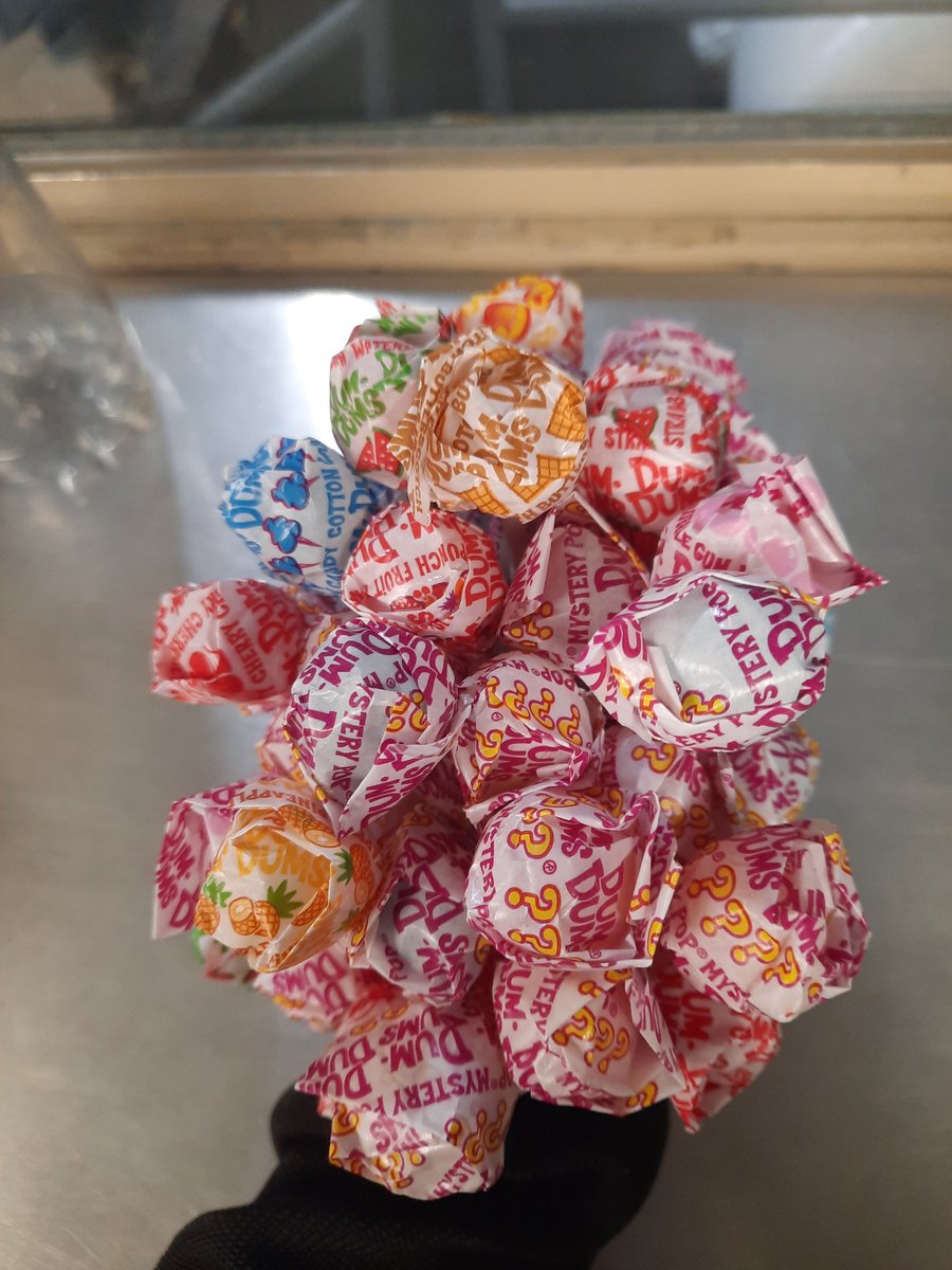 Xerxesforge's tweet image. Would anyone else prefer a bouquet of dum dums over a bouquet of flowers? 
Or am I that only me?