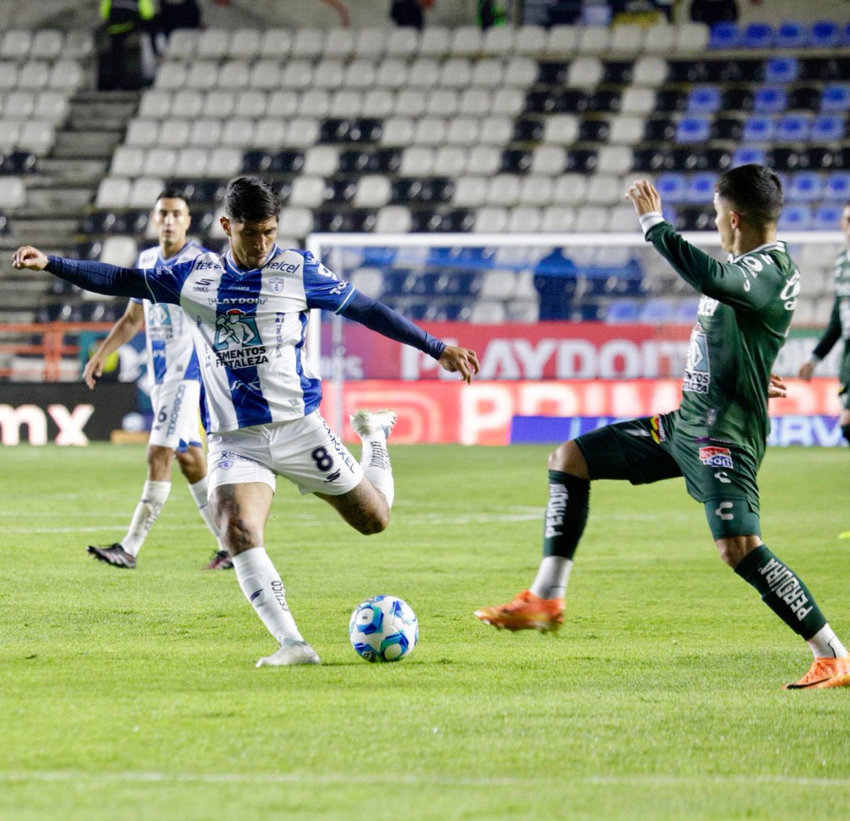 ¡LA PRIMERA DE MUCHAS! 🤴🏽⚽️🤴🏻👊🏼
Buen partido dieron los #Tuzos de Solari para sumar su primer triunfo del Clausura 2026.
Con anotaciones de Idrissi y Rondón, Pachuca liquidó 2-1 a #León
Mejoró el cuadro hidalguense que se declara listo para recibir al #América
Fotos Kelvin Loaiza
