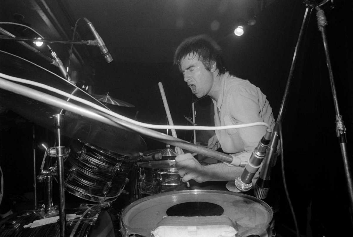 PunkRockStory's tweet photo. In memory of Jerry Nolan, drummer for the New York Dolls, Johnny Thunders and the Heartbreakers and many more, passed away 34 years ago today.
#punkdrummer in heaven π
πΈ Ray Stevenson, Roxy Club, London, December 1976
#punk #punks #punkrock #punklegend #jerrynolan #history #punkrockhistory #otd