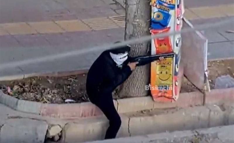 La_SemiYA_dl_VD's tweet image. La prensa Israelí confirma que las protestas en Irán han sido obra del Mossad

También han salido imágenes de“pacíficos protestantes”disparando a la multitud

Parece ser que han intentado un Euromaidán Iraní y les ha salido rana

El que tenga ojos,que vea👇