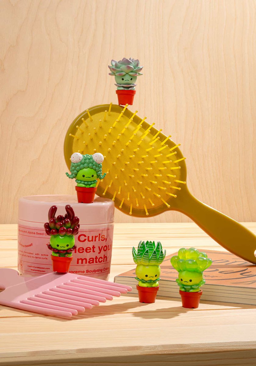 The Succulent Friends Blind Box brings a pop of playful greenery wherever you place them on your desk, shelf, or tucked between everyday essentials.

Shop now: kigurumi-shop.com/succulent-frie…