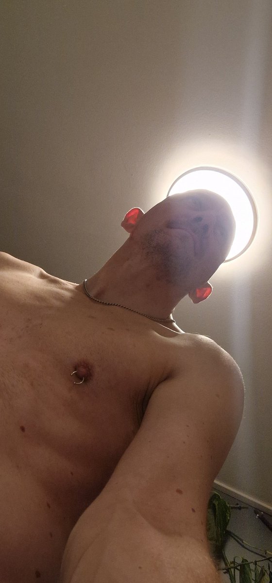 Davibasteni's tweet photo. Bonne et Belle Journée X 😘💜💪#GoodDay #NipplePiercing #Chest #Abdo #AbsAndPecs #GayMuscles #FitGuys #ModelPhoto #PhotographyIsArt https://t.co/oD8XVwRK8V