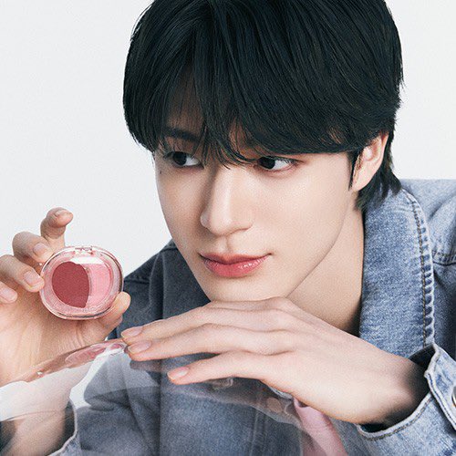 jamong1323's tweet image. A’pieu 어퓨 제노💙

과즙팡 무드 블렌딩 립앤치크밤