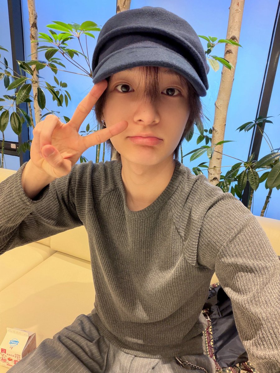 bbibbow's tweet image. 이 아기 모야 !!!!!!