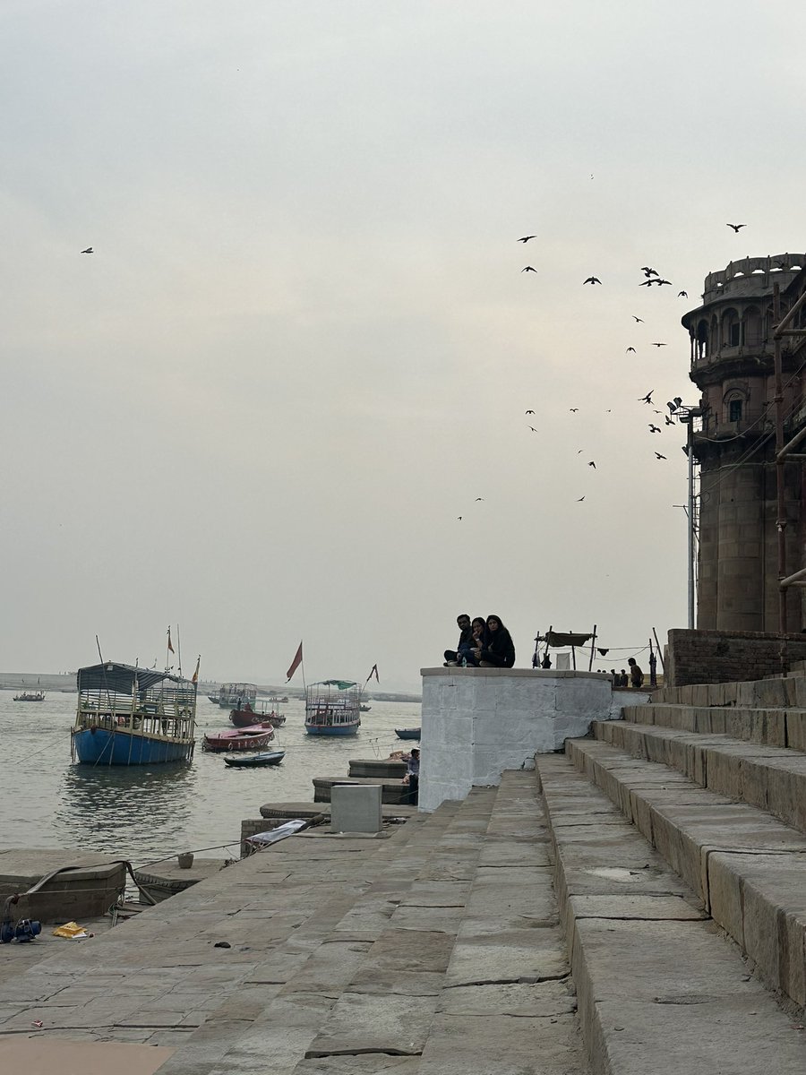 हैरानी होगी लेकिन सच ये है कि भारत की सबसे ठंडी रातें हमेशा पहाड़ों में नहीं, बल्कि कई बार मैदानी इलाकों में रिकॉर्ड होती हैं।मौसम सिर्फ तापमान नहीं होता, ये शहर की रफ्तार तय करता है।

वो क्या है ना, ठंड के मौसम में ट्रेनें धीमी पड़ती हैं, उड़ानें उतरने से इंकार कर देती हैं और
