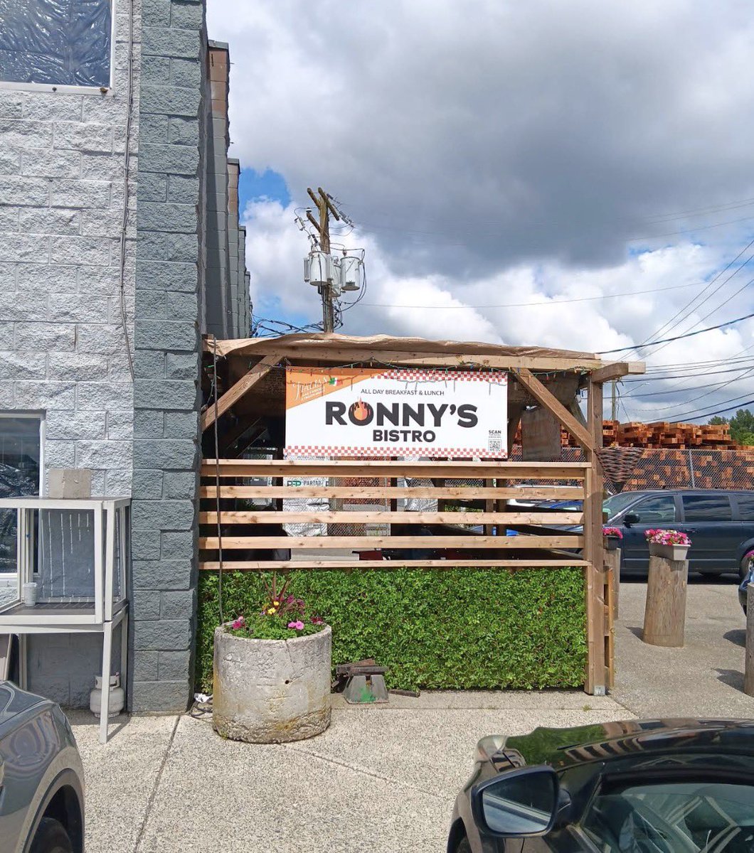 MarcNixon24's tweet image. Ronny’s Bistro in Maple Ridge served dinner to Pierre Poilievre

The owner got ambushed

One-star review bombs. Slander. Boycott talk

A single mom trying to run a small business became political collateral

LEFTIST have no shame

I’m going to support them. You should too.