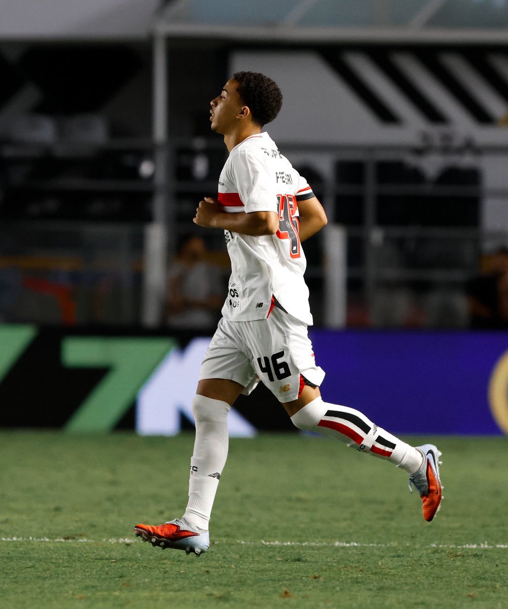 spfcinfoss's tweet image. ⚠️ ATENÇÃO! O lateral direito Igor Felisberto, o meio-campista Pedro Ferreira e o atacante Paulinho DEIXARÃO a Copinha e serão integrados a equipe principal do São Paulo. 

[Pedro Cunha via Cazé TV]