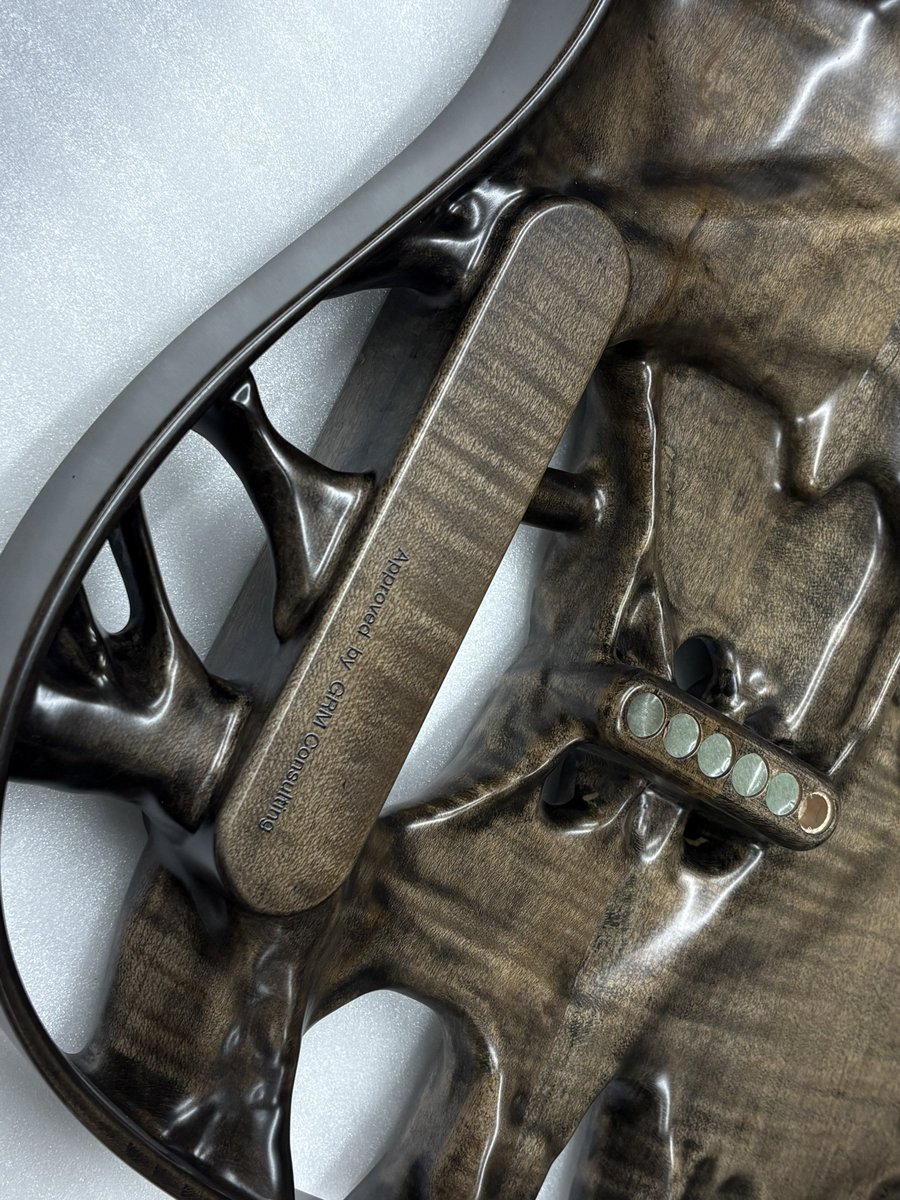 UIDguitars tweet picture