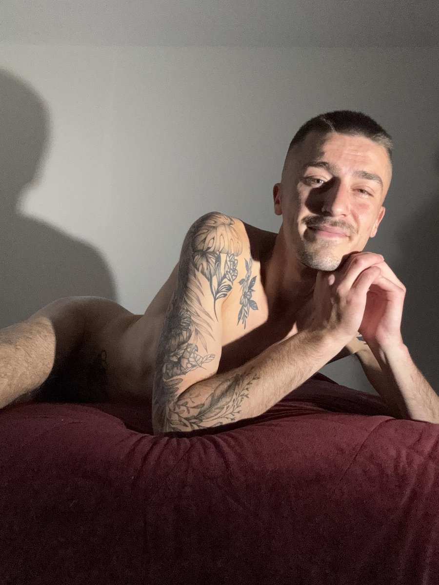 ThatGreekBoi tweet media