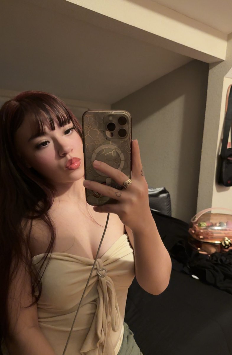lexibenji_'s tweet photo. 🍒🍒 #Latina #gueritas #petite #porquequiero https://t.co/cd7SM1X2gk