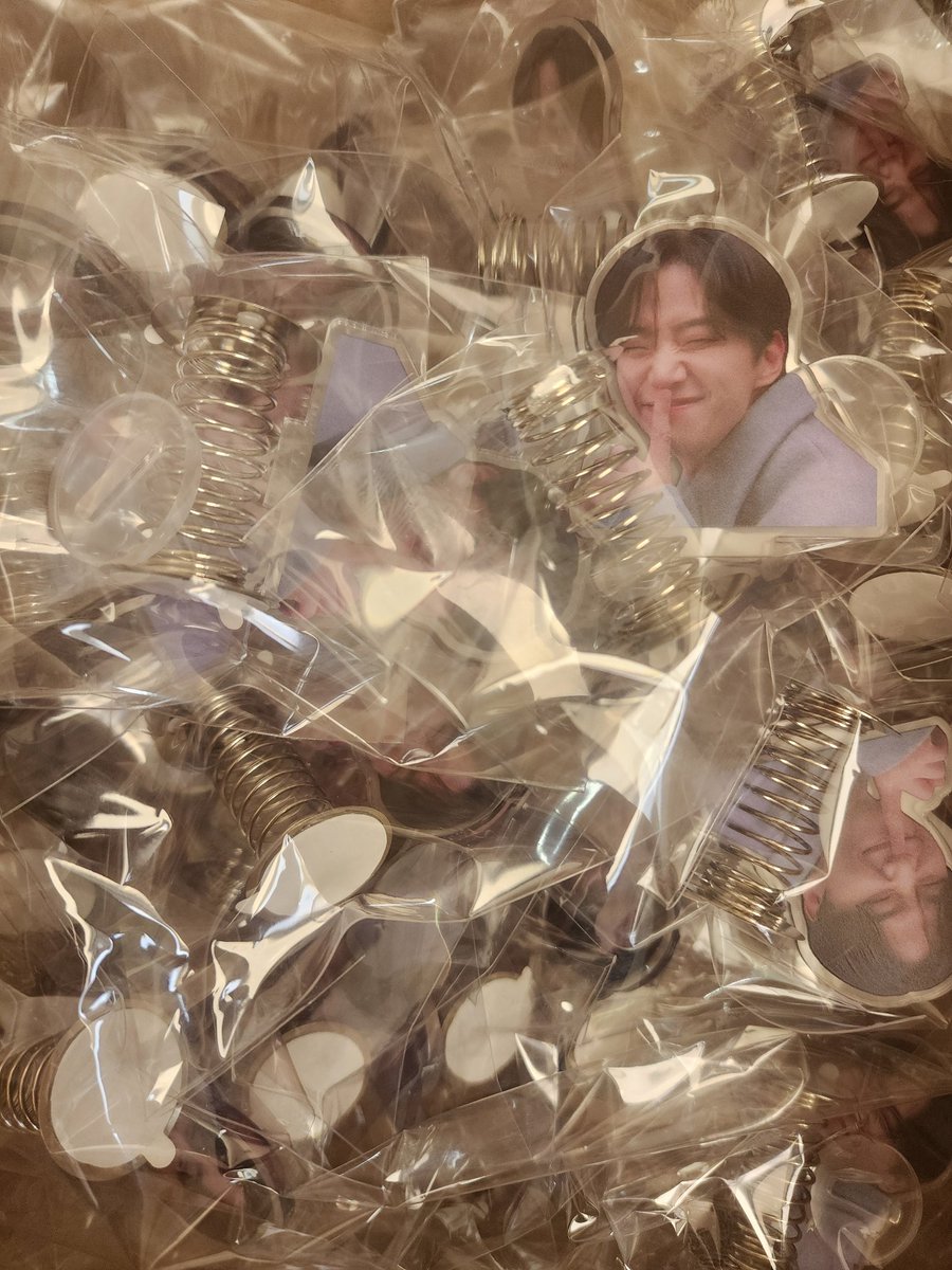 그렇게 되었습니다
탐라에서 놀아주는 트친님들이랑 팬미때 옆자리분들, 어깨스치는 분들께 나눔하게요
(비공굿성애자아닙니다🙈)