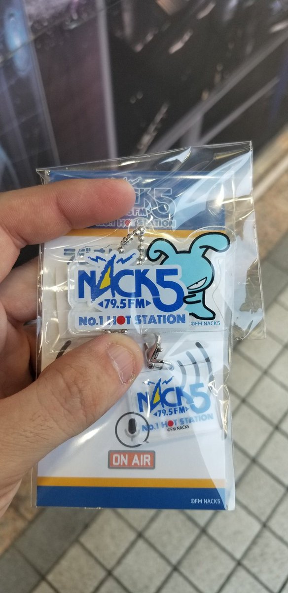 00aay6_xaica's tweet photo. ようやく来れました。もう最終日ですね。多分5000円位使って、取れたのコレだけ。センスないですね。キーホルダーとぬいぐるみ欲しかったんですが、取れる気がしませんでした。 https://t.co/TYP9y7RyjE