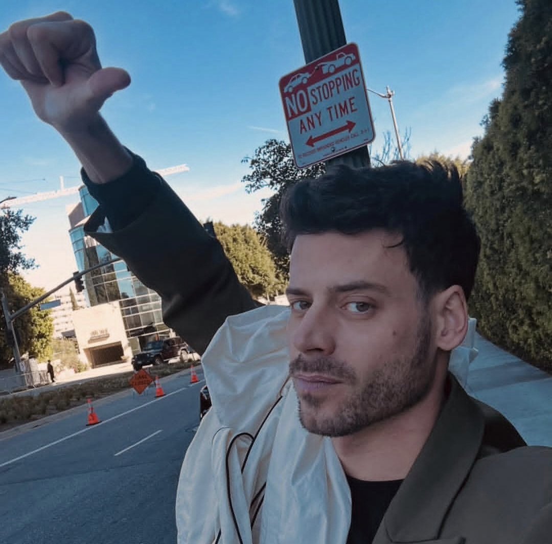 bi_afraid's tweet image. Oh he's really messy