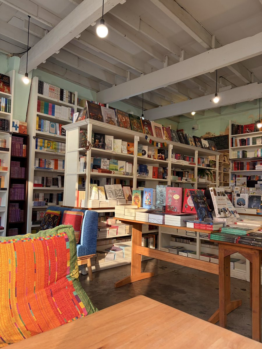 tybububoo's tweet image. ช้านรักร้านหนังสืออิสระมาก ♡ 
ห้ามหายไปไหนนะ T——T 

📍สวนเงินมีมา 
(+น้องเหมียวหน้าร้านร้านหนังสือเดินทาง)