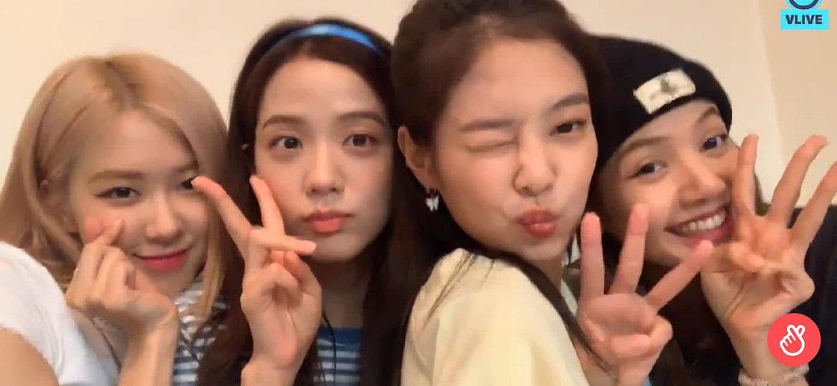 rowzey31's tweet photo. missing  blackpink vlive era 😭😭 https://t.co/vLSKivMRWw