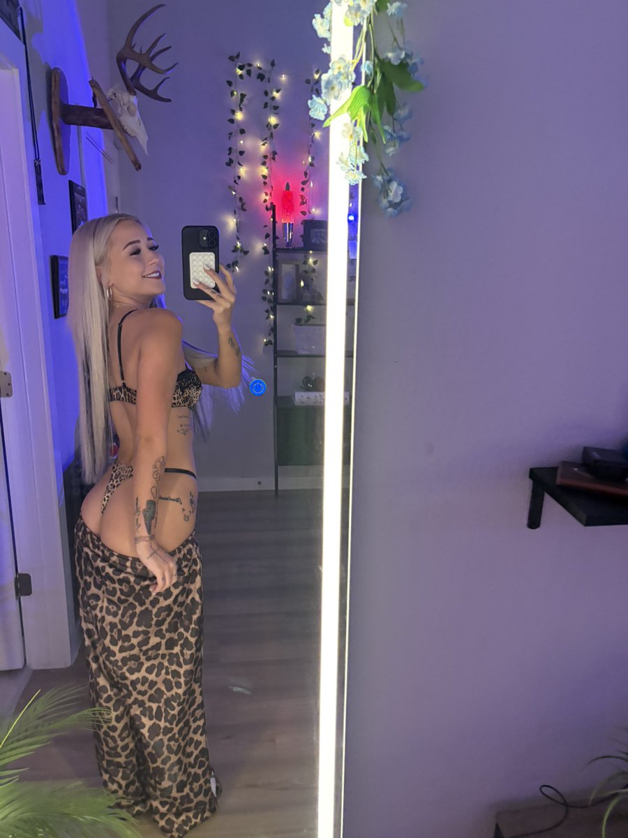 raeleefox's tweet image. Making sure cheetah print stays in style😋