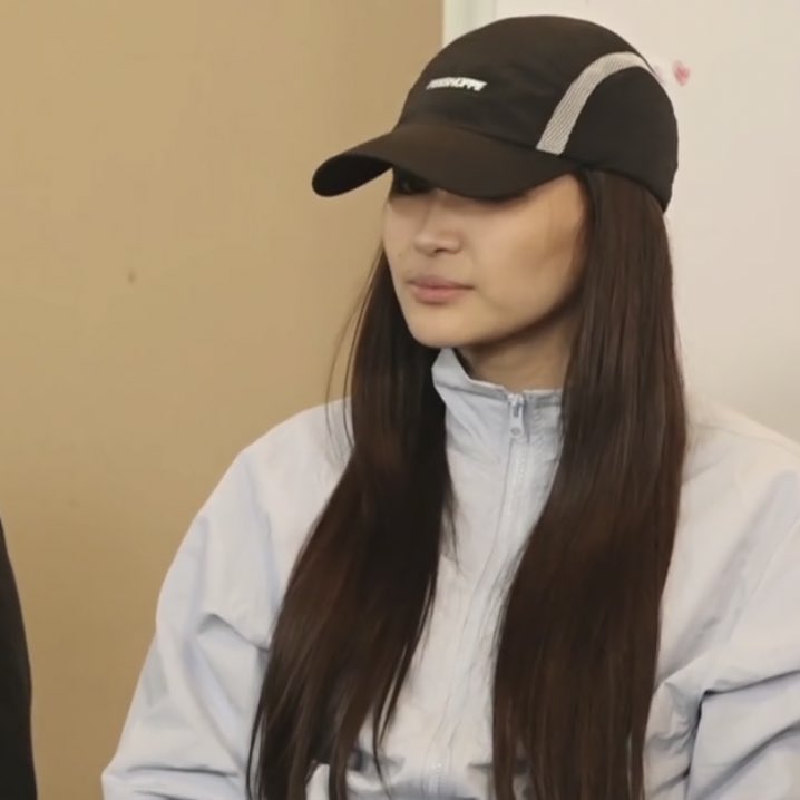 jhoannarocks's tweet image. there’s something with this cap HWJDJWJAKAKAK BABY POGI IS BACK