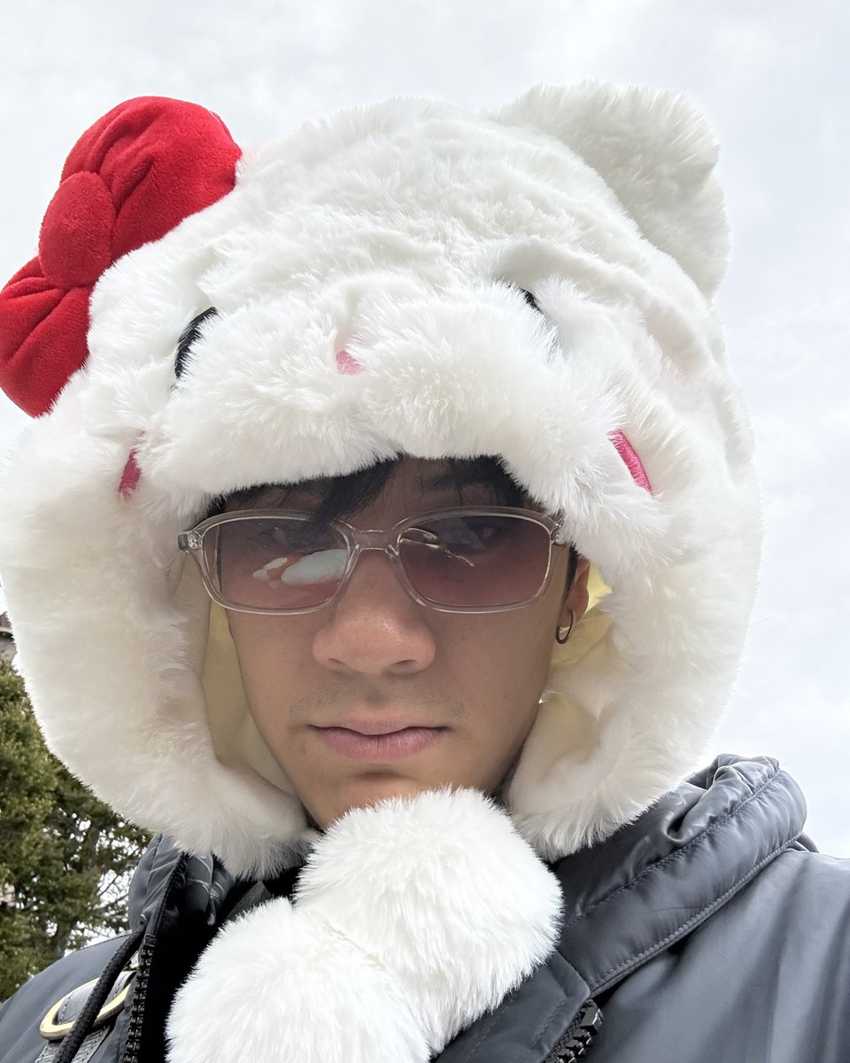 ohmnaynon's tweet image. 🐱: hi, i'm wearing hello kitty plush hood. is it cute?
🐶: hi, today's weather feels so hot, cutie.