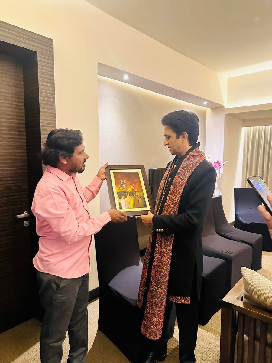समय साधारण चीज़ों को भी असाधारण बना देता है, बस उन्हें सही हाथों और सही साधना की आवश्यकता होती है। जिस मिट्टी को लोग अनदेखा कर देते हैं, वही मिट्टी आपके हाथों में आकर आस्था और संस्कृति का स्वरूप बन जाती है।
मिट्टी को पहचान देने वाले, कला को जीवन का धर्म मानने वाले हमारे