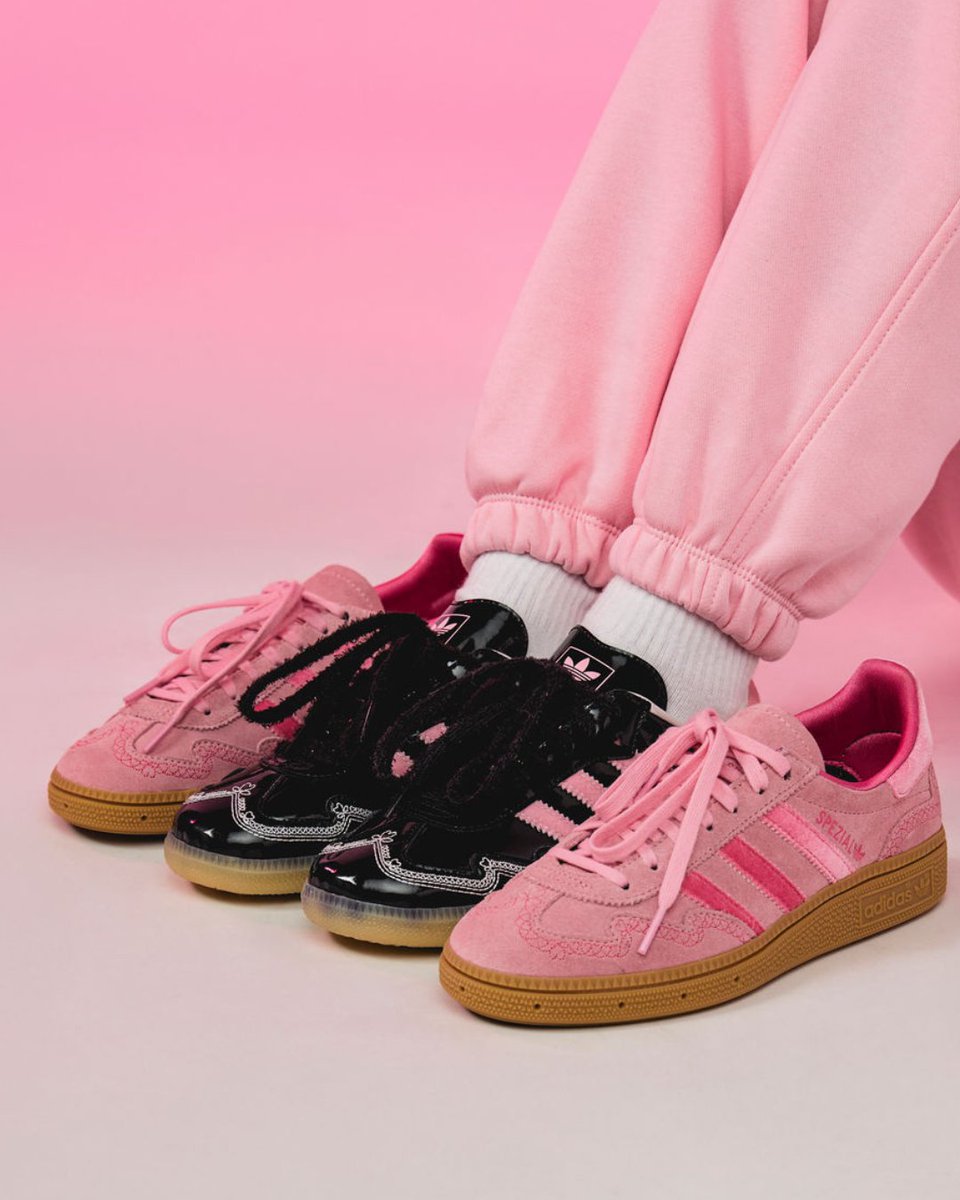 footlocker's tweet image. Love isn’t roses. It’s rotations. 💖 

Treat yourself and others to new kicks by visiting Foot Locker in-store and online.