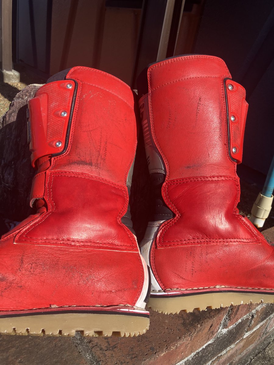 修理ビフォーアフターです！ こちらはトライアルブーツ『バランス