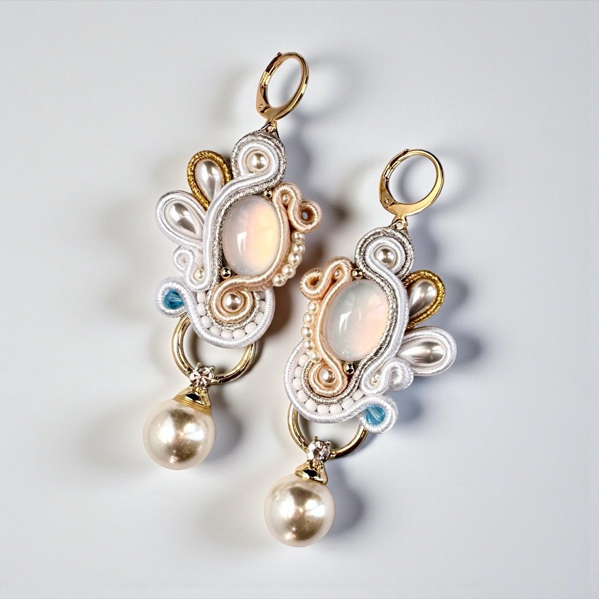 OohlalaSoutache's tweet photo. 「祝福」

6月に式を挙げる友人を想いながら制作しました。

#ソウタシエ #soutache https://t.co/tLOHKcEkLv