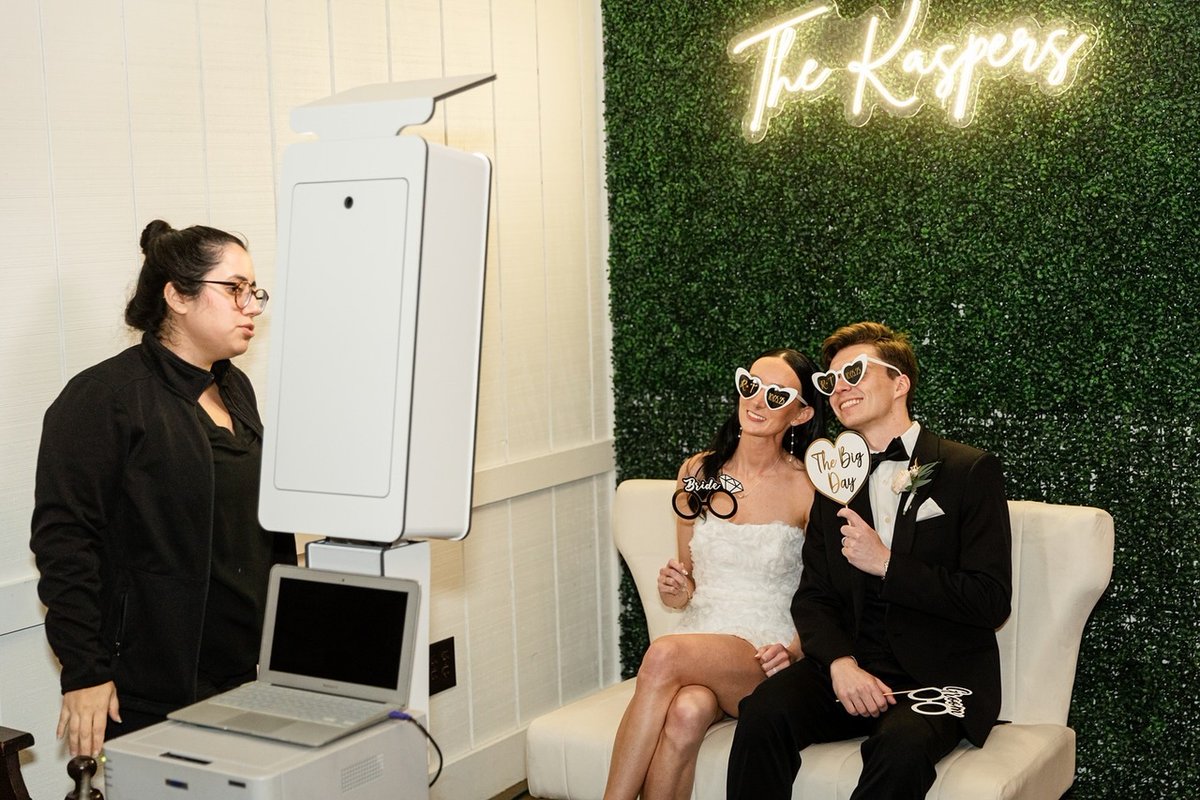 DowOakEvents's tweet photo. More than a photobooth, it’s an experience 📸✨

Dow Oak Photo Booths bring:
• Effortless setup
• Timeless, high-quality images
• Instant guest entertainment
• Take-home + shareable memories

From cocktail hour to the last song, the booth stays busy, and the memories last l… https://t.co/TsXhKZJJ5t