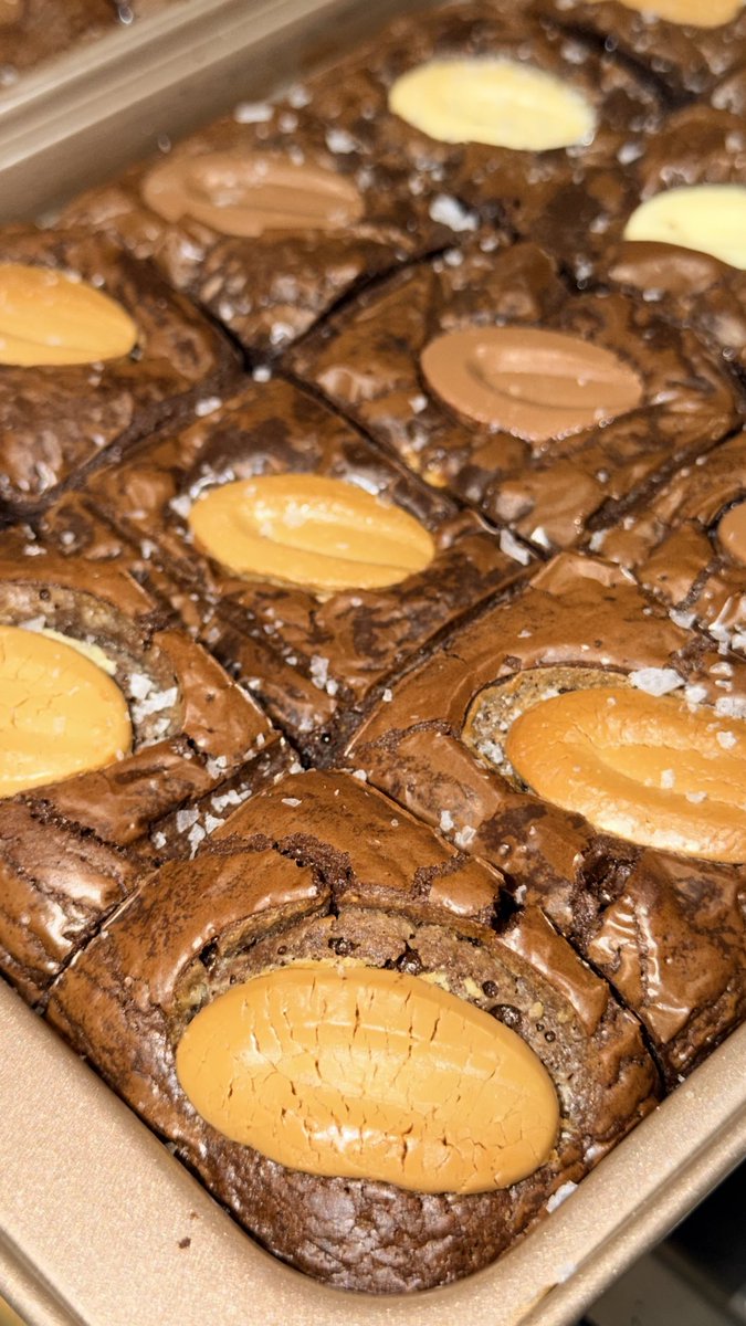 aMrazing's tweet image. Halo~ wkwkwkkw

Anyway, salah satu kunci utama makanan enak adalah hati yang gembira ketika bikin. If you bake when you’re sad, angry, or upset, rasa makanannya pasti beda. I believe we transfer our emotions into our cooking.