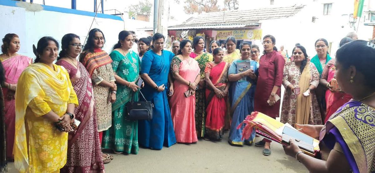 கோவையில் தெற்கு சட்டமன்ற உறுப்பினர் <a href="/VanathiBJP/">Vanathi Srinivasan</a> அக்கா அவர்களது தலைமையில் நடைபெற்ற கோலப்போட்டியில் கலந்து கொண்ட போது...

#HappyPongal