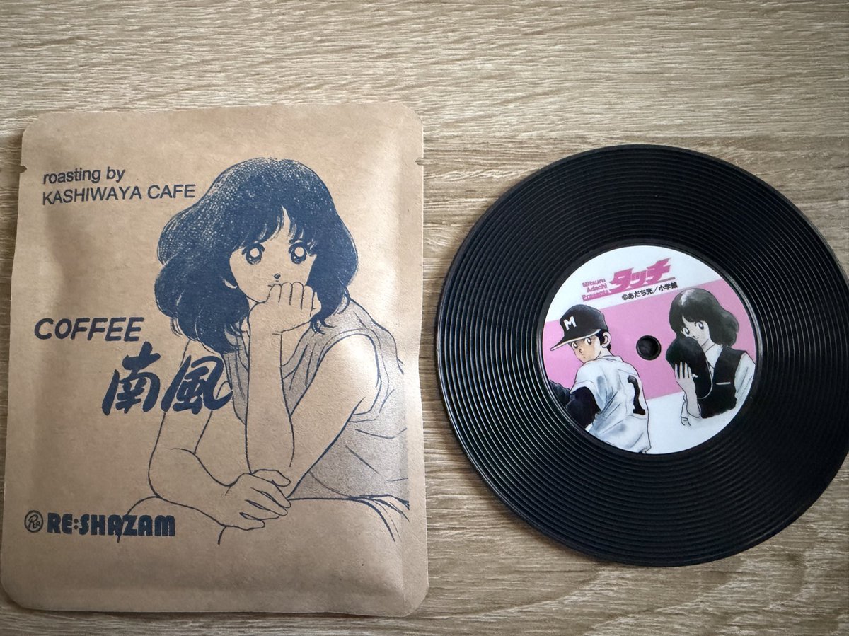 池袋の、あだち充展で買ったマグカップとレコード型コースター。早速