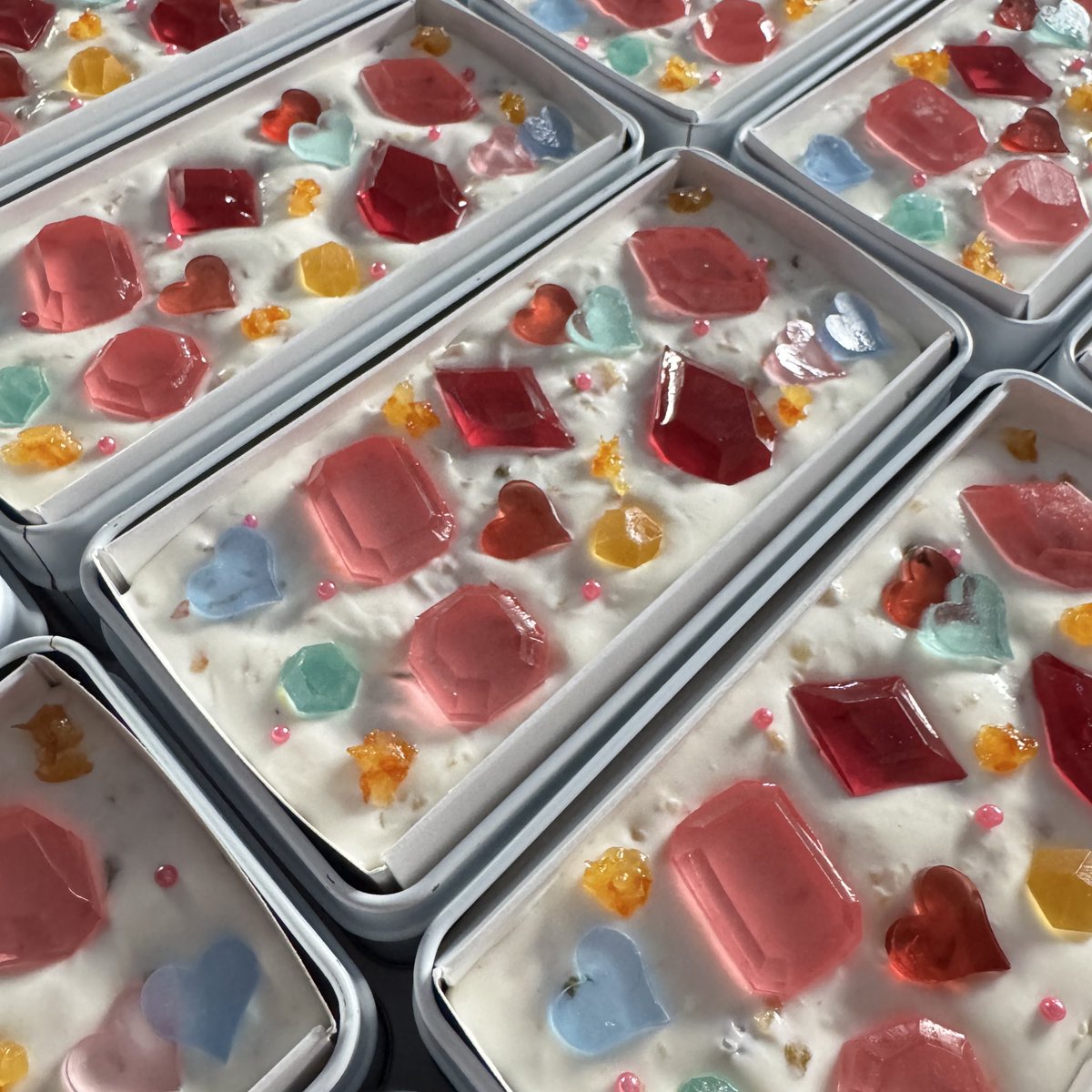 harapecolab's tweet image. 毎年大人気の冬限定【宝石のカッサータ〜ショコラオランジェ〜】

切る場所によって断面に色々なハートが透けて輝きます✨

harapecolab.com/products/%E5%8…