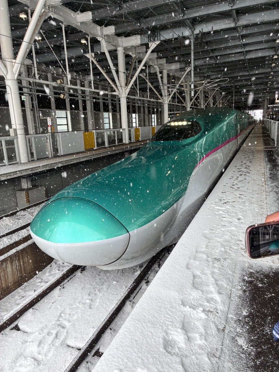 GASGASSM700's tweet photo. 飛行機欠航で帰宅難民で空港泊からの新幹線！
青函トンネル

飛行機は高3だから12年振り
新幹線は中3だから15年振り

めっちゃ思い出になる冬の北海道温泉旅行になりました https://t.co/Nc5OCdoac7