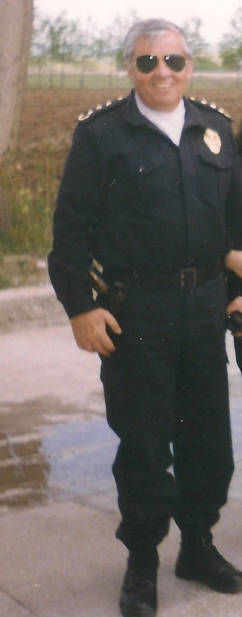 İyi ki doğdun,seni çok özlüyoruz.

Rahmetli babam tam bir devlet adamıydı.Hayatında yaşadıklarıyla, gördükleriyle yüce devletimizin ve aziz milletimizin hep yanında, yakınında oldu.

Doğumgününde rahmetle,saygıyla ve özlemle anıyorum. 

Mekânı cennet olsun. 🇹🇷🇹🇷🇹🇷