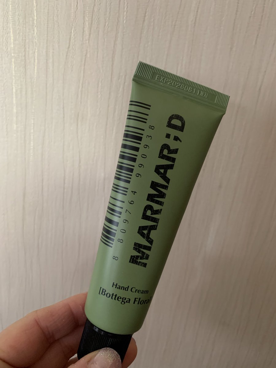 マルマルディのボッテガフローラルのハンドクリーム✋
花屋さんのグリーンっぽい香り💐🤍