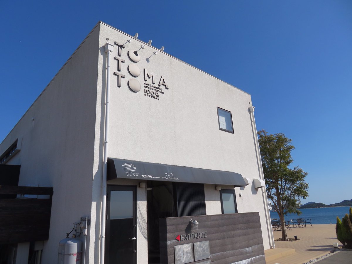 k_yokomama's tweet image. 練習見学後、きららドーム近くの「TOMATO」でランチしました♪
彩り野菜のピクルスいっぱいガパオライス🥗レアチーズケーキも☕️
めっちゃ美味しかったです💕😋  快晴で素晴らしい景色を見ながら✨
幸せなひと時でした🫶 山口県にレノファがあって良かったです(^^)v
#renofa    #TOMATO #阿知須きらら