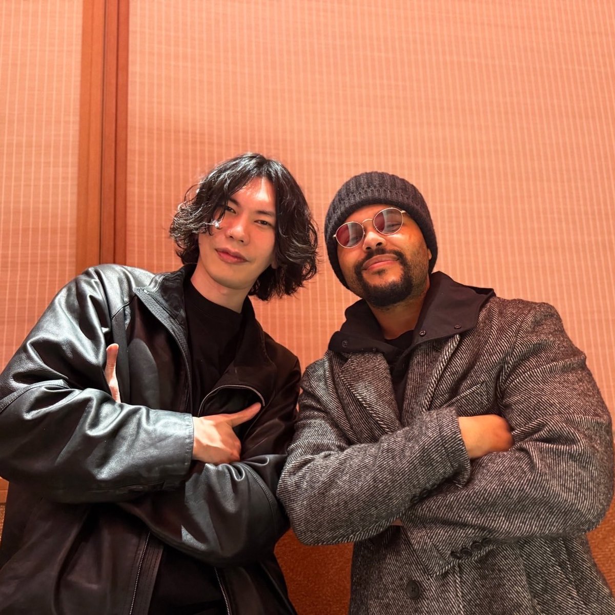 이번에 주말씨 일본 갔던데 켄시랑도 만났나봐 켄시 포즈 ㅋㅋㅋㅋㅋ로도 사진 찍었다 축하합니다 😍