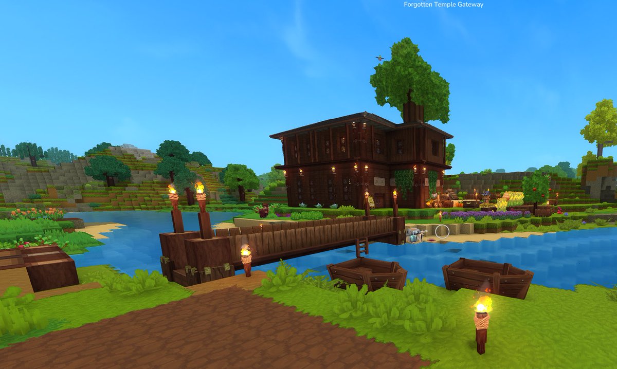 _DenverLee's tweet image. First #hytale base with the squad. Thoughts @Simon_Hypixel ? Having a blast so far