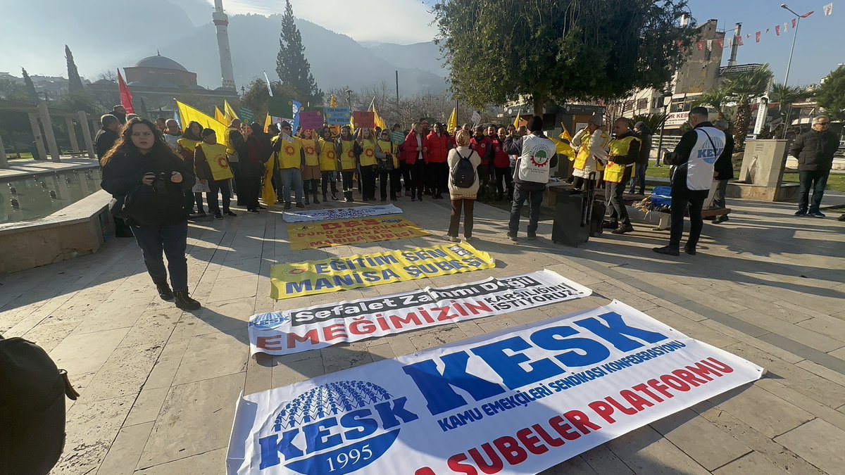 ManisaBes's tweet photo. #İşBırakıyoruz Gelin dostlar gelin bu ekmek hak hukuk adalet davasıdır https://t.co/EfsvU2Tmd5
