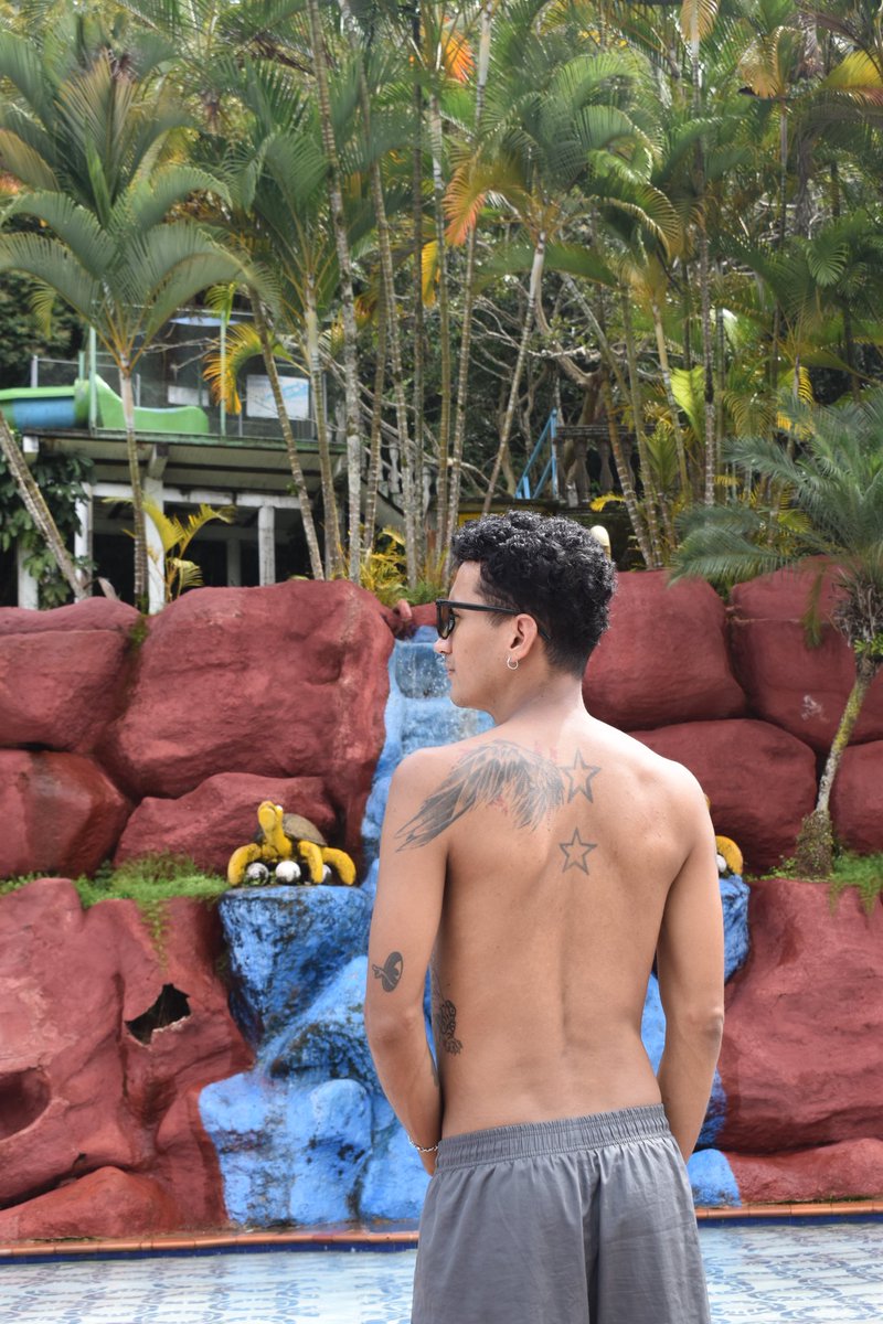 pazleob's tweet photo. Pool day 🌞 https://t.co/zFCnn5i4D3