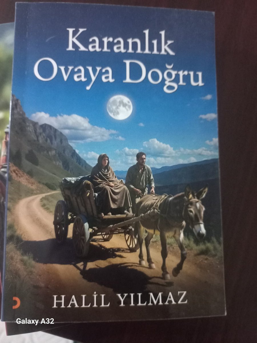 "Üstadım, insan yaşlanınca neden kalbine doğru bükülür?"
"İnsanın gizli hazineleri kalbine gömülüdür de ondan..."