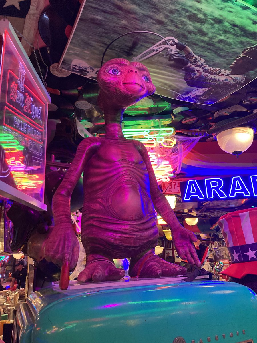 ツイート遅くなりました‼️
2026になって早半月、今年はなにしてあそぼうかな🎵
これは去年行ったアメリカンダイナーです
鹿華オープンしてます✌️