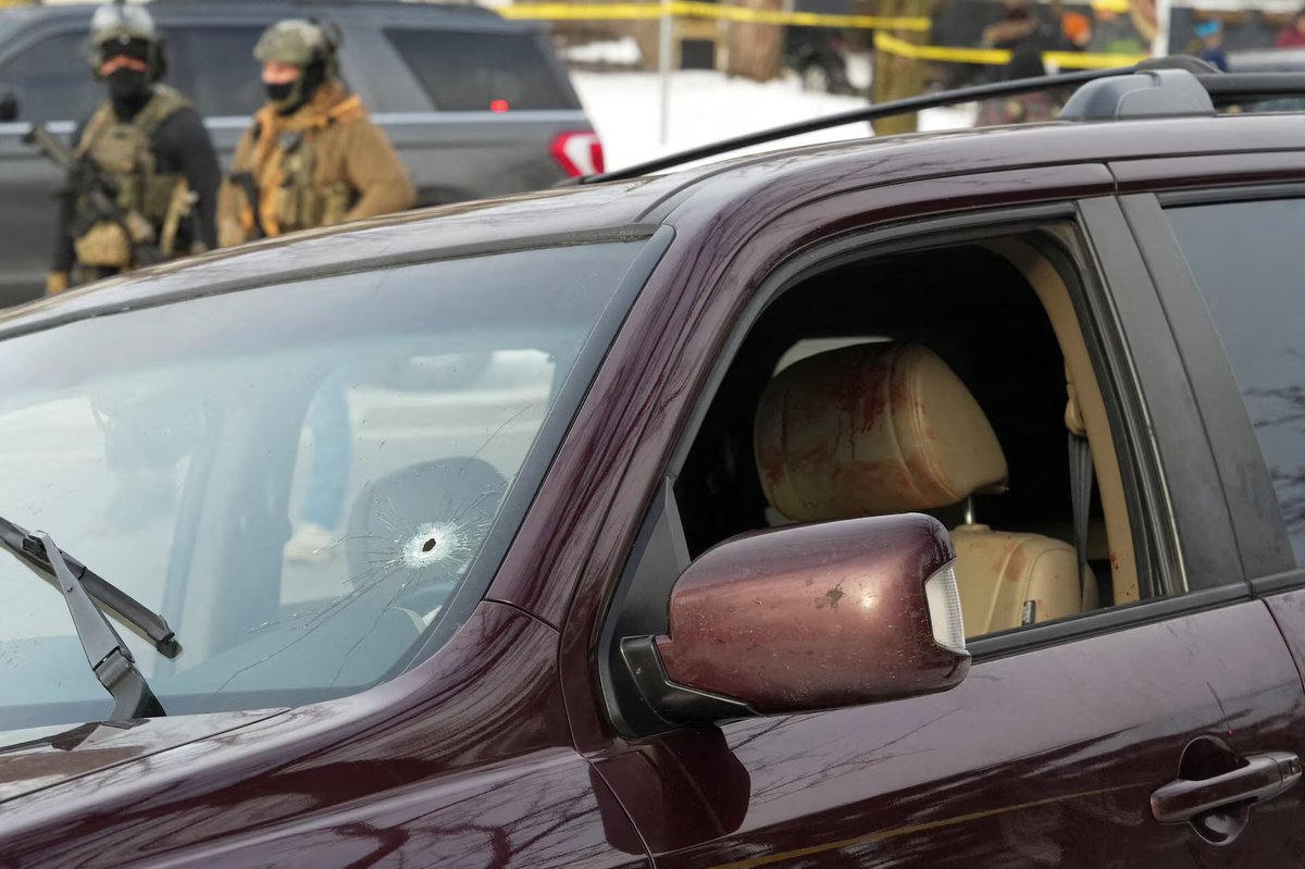 RepublicanGame2's tweet photo. @1992SaturnWagon @ItsAndyRyan @NatetheLawyer @Pintail_7 It’s not a body cam, it’s his cell phone. And you don’t see anyone get hit in the video. 

You can hit the windshield from the side of the vehicle, as you can see here: https://t.co/rlxaUHs97w