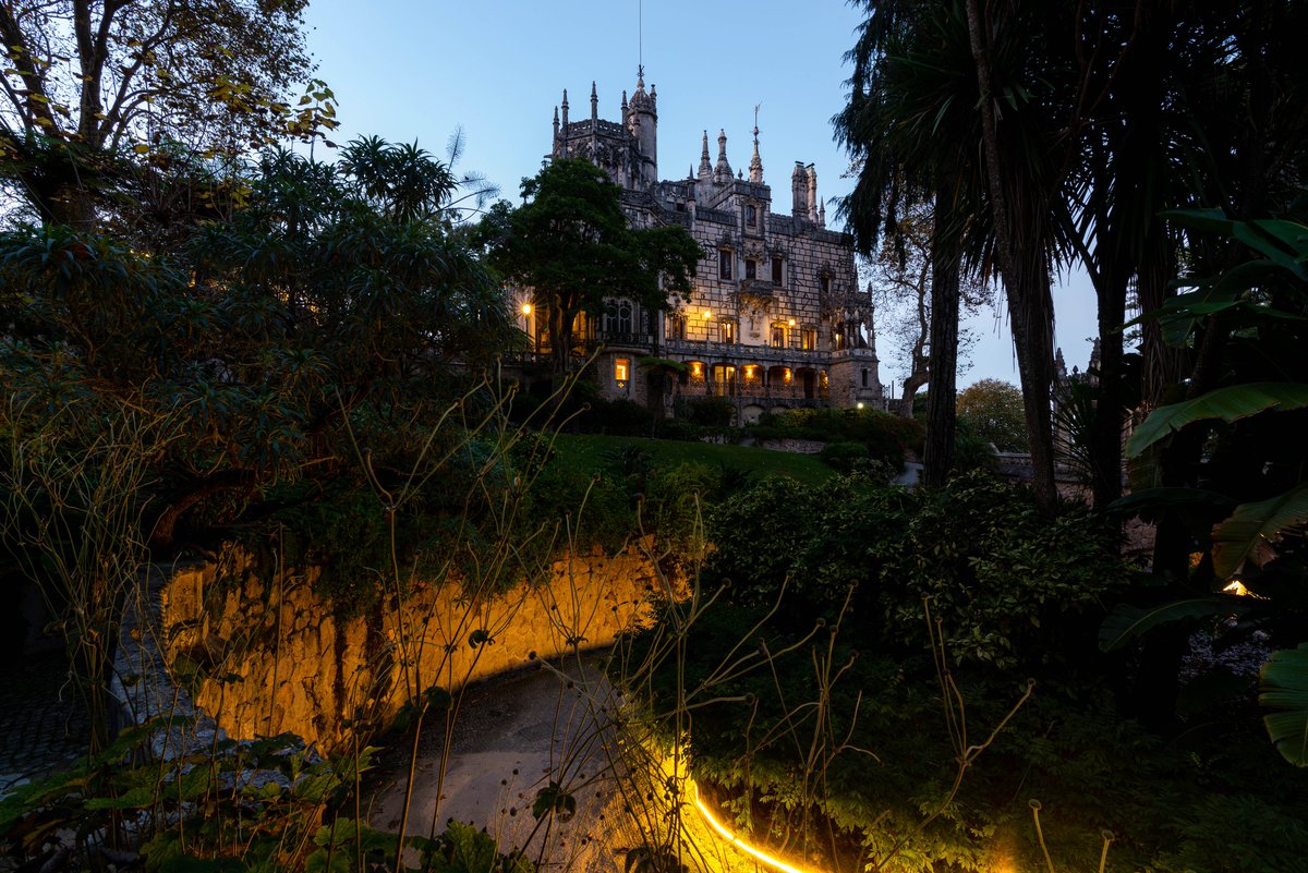 alentejo_1970's tweet image. Quinta da Regaleira à noite, a beleza do mistério.
#Sintra ✨